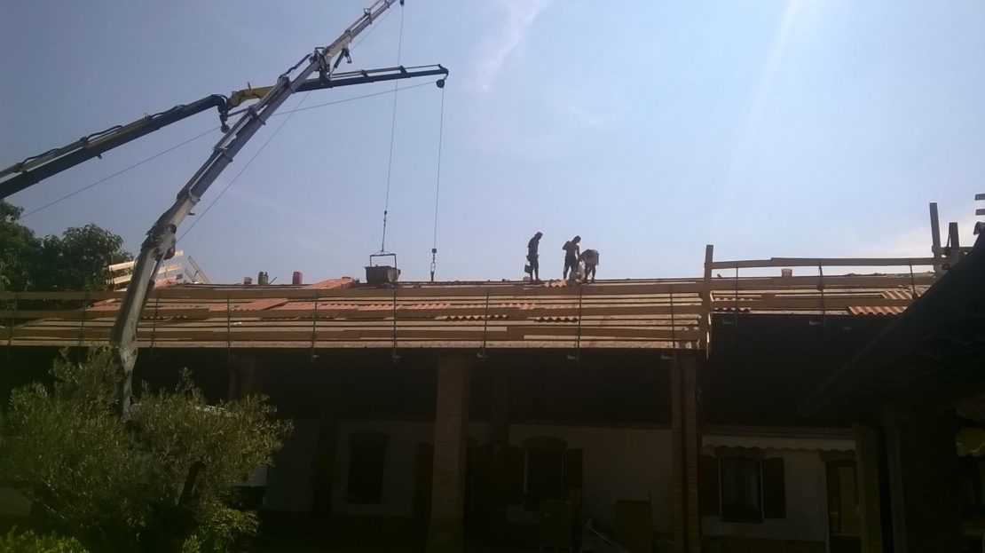 Rimozione e rifacimento copertura di Cascinale